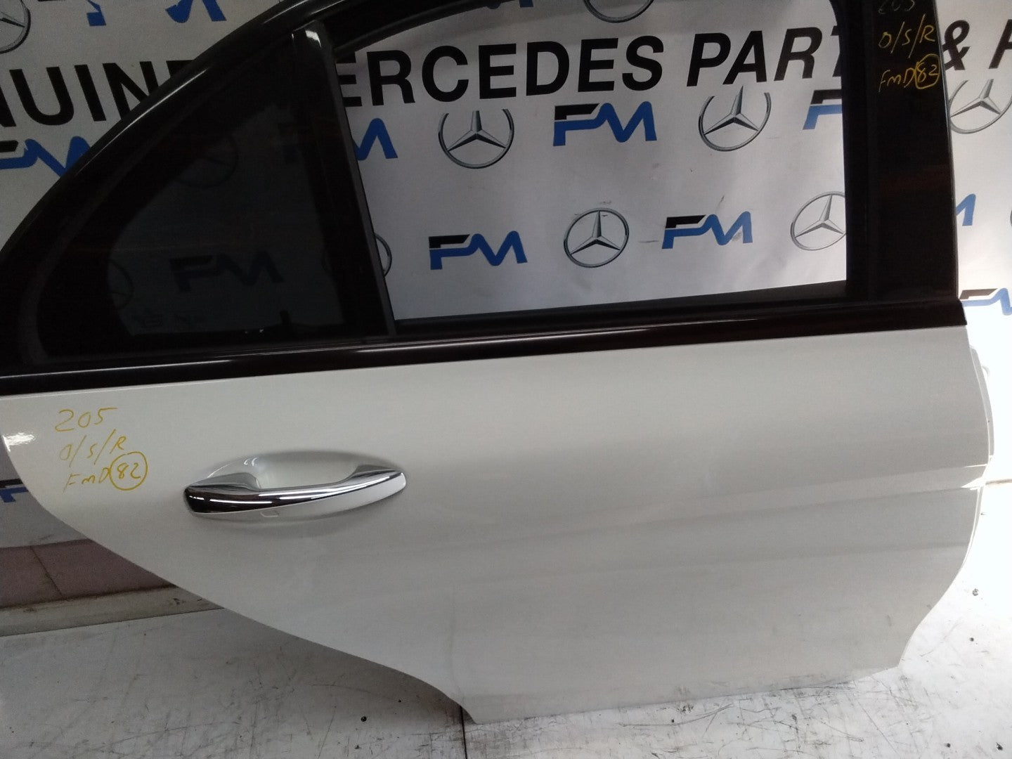 MERCEDES BENZ  C-CLASS W205 DRIVER SIDE REAR DOOR O/S/R COMPLETE WHITE FMD82
