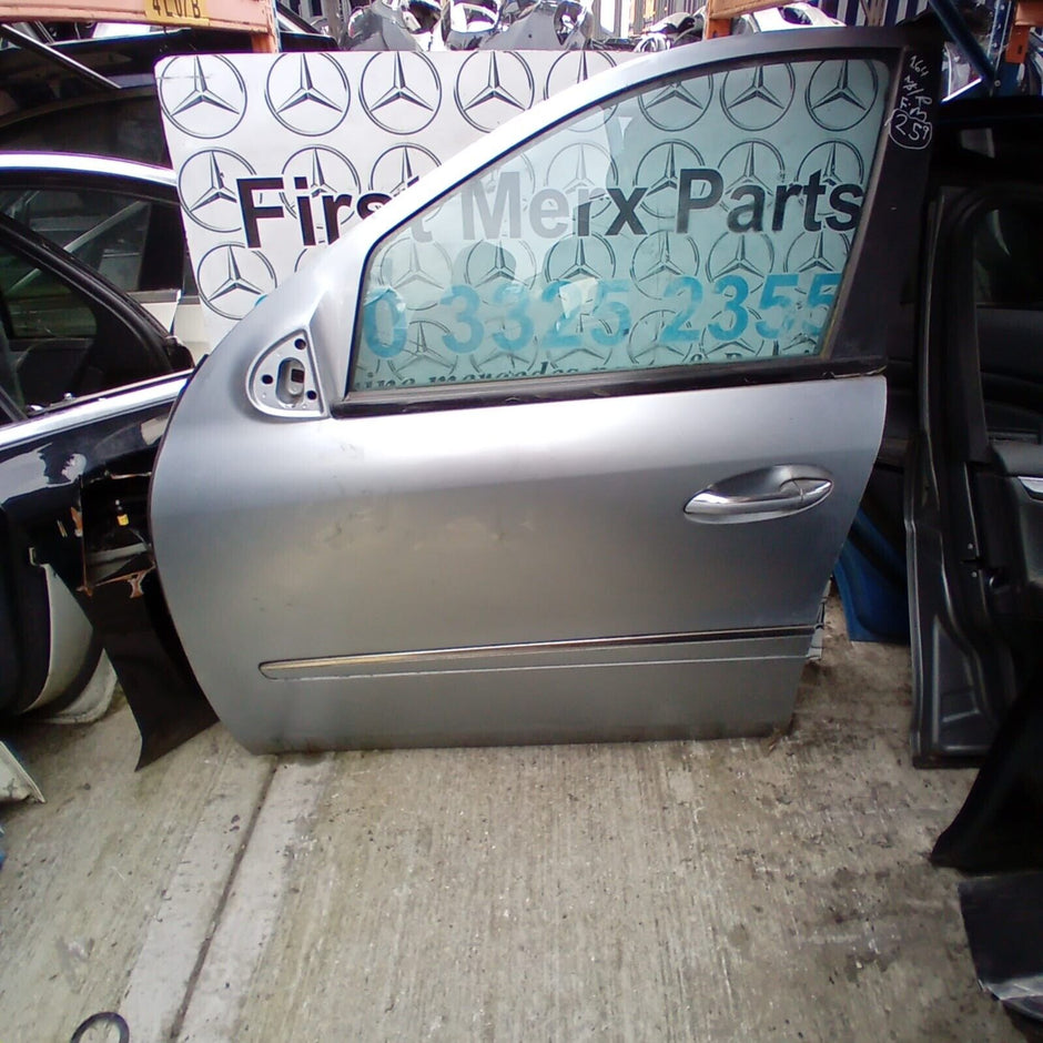 MERCEDES BENZ ML  W164  PASSENGER SIDE REAR DOOR ( NEAR SIDE REAR )