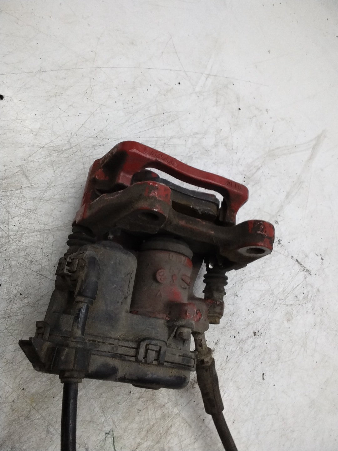 MERCEDES  B-CLASS W246 BRAKE CALIPER REAR LEFT PASSENGER SIDE A2464231998 FMR139
