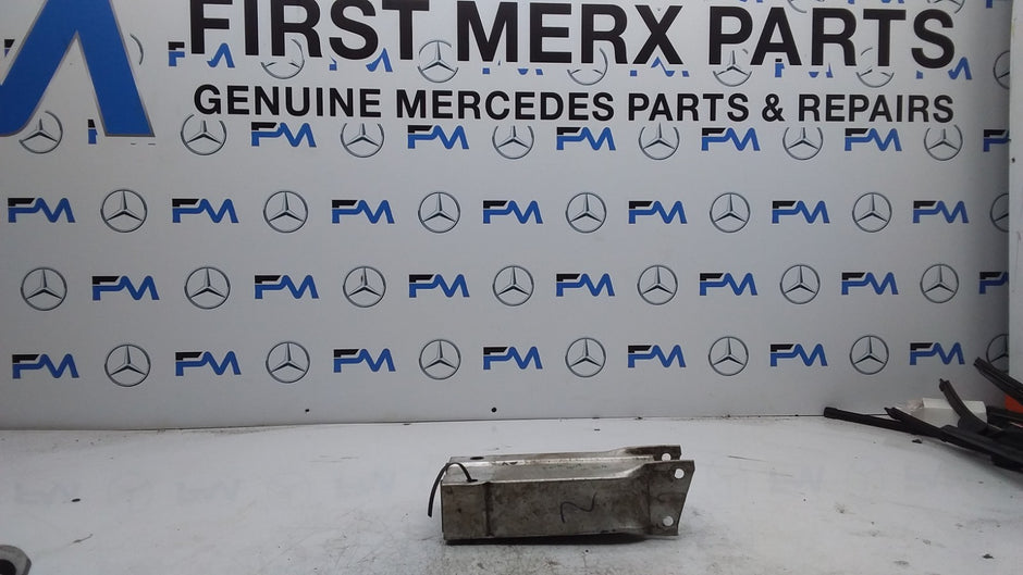 MERCEDES BENZ C-CLASS W204 RIGHT SIDE FRONT CRASH BAR SUPPORT A2046200995 FMR409