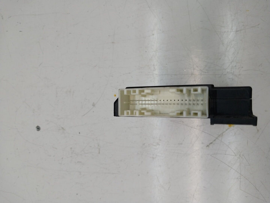 Mercedes W213 Ignition Central Lock Control Unit Module ECU A2139005528 FM00270