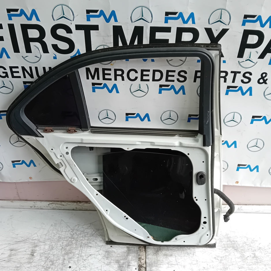 MERCEDES C-CLASS W204 SLN PASSENGER REAR DOOR NSR WHITE 2008-14 FMD426