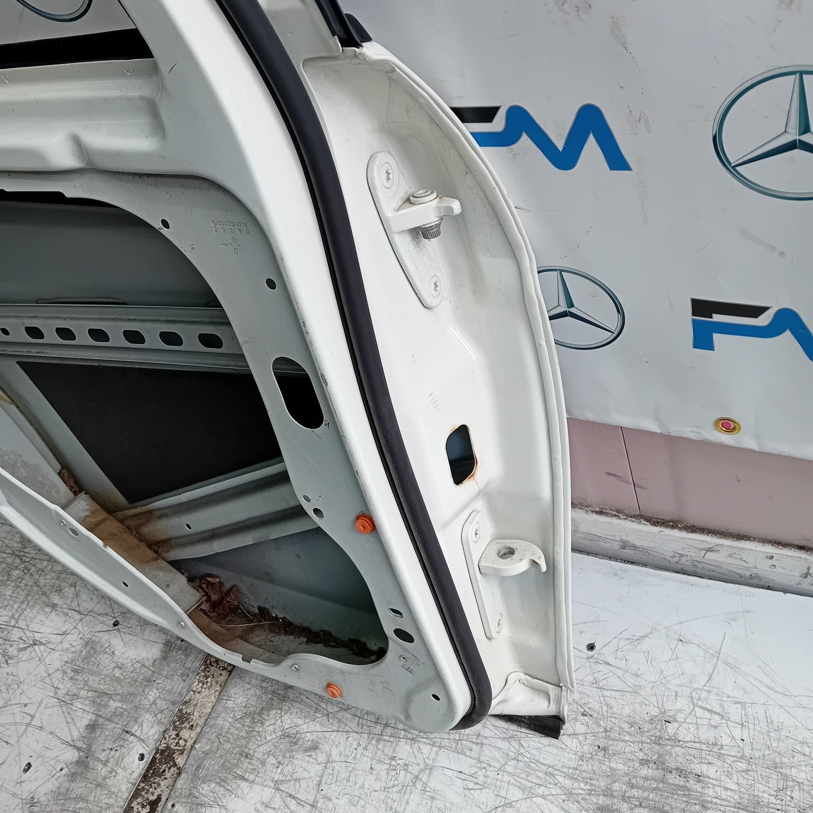 MERCEDES C-CLASS W204 SLN PASSENGER REAR DOOR NSR WHITE 2008-14 FMD422