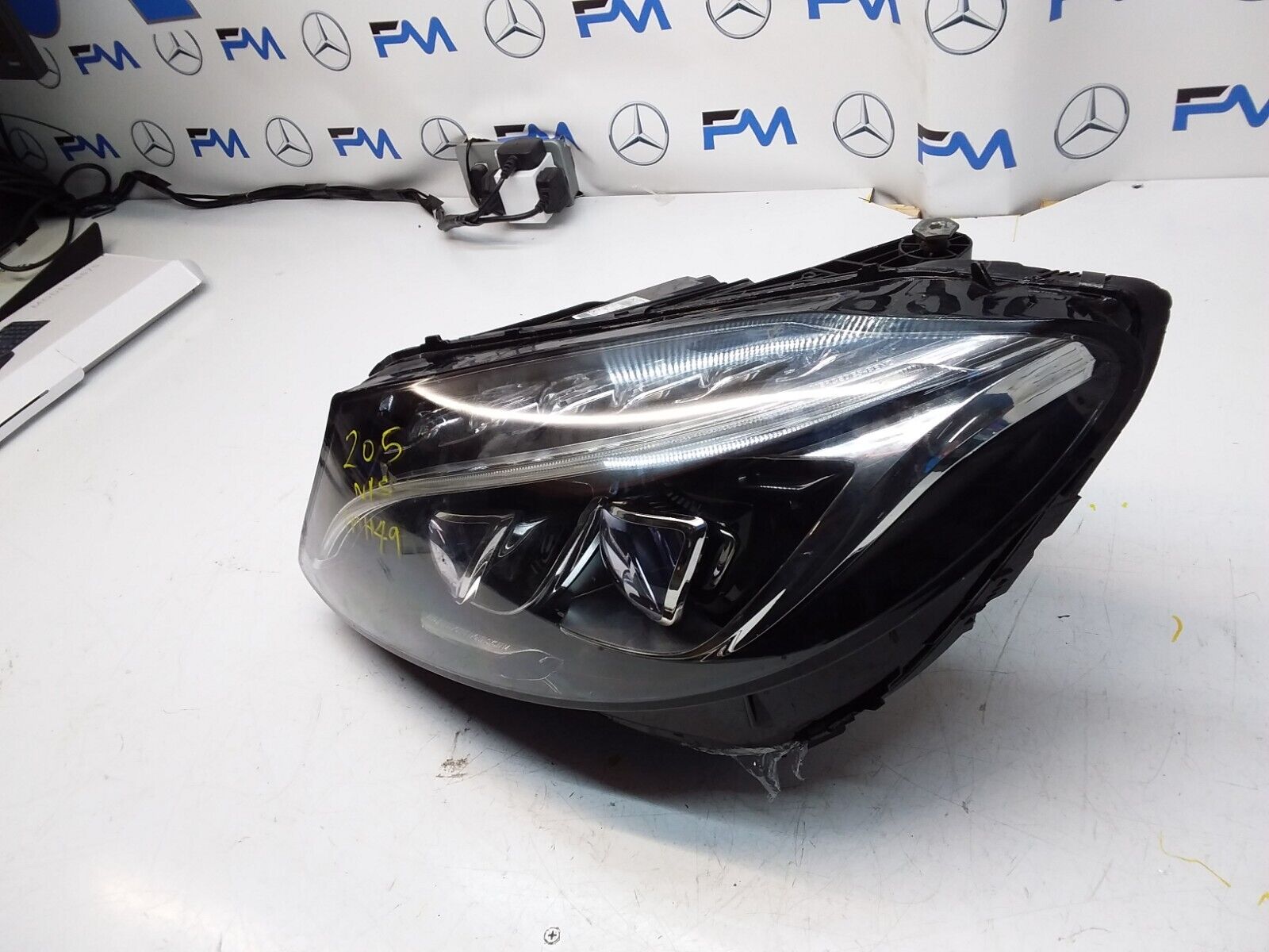2018 MERCEDES C-CLASS W205 O/S Driver HEADLIGHT A2059068701 FMH49 LED INTELLIGEN