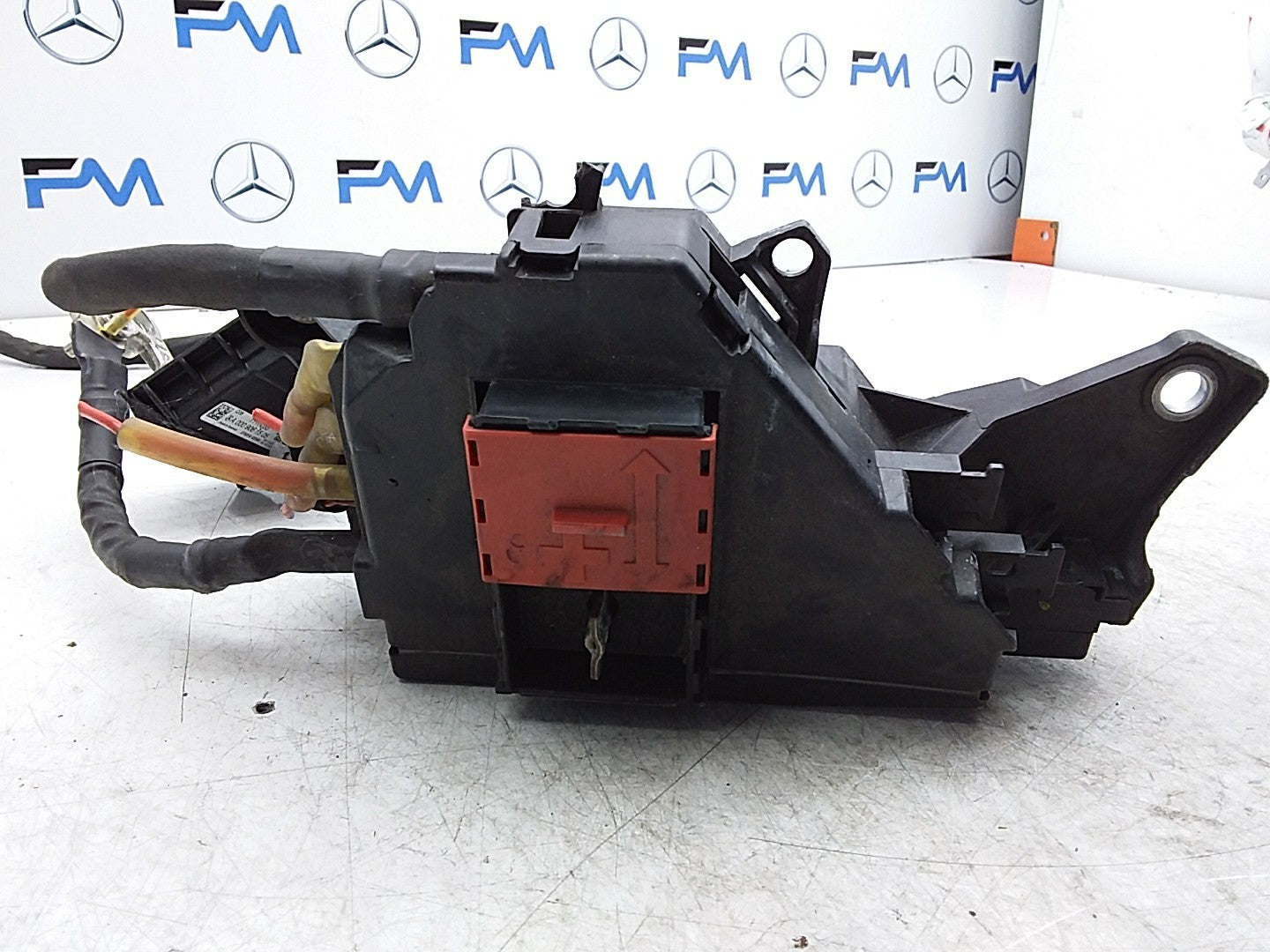 MERCEDES BENZ  C-CLASS W205  FUSE BOX RELAY BOX A2055405126 FMR482