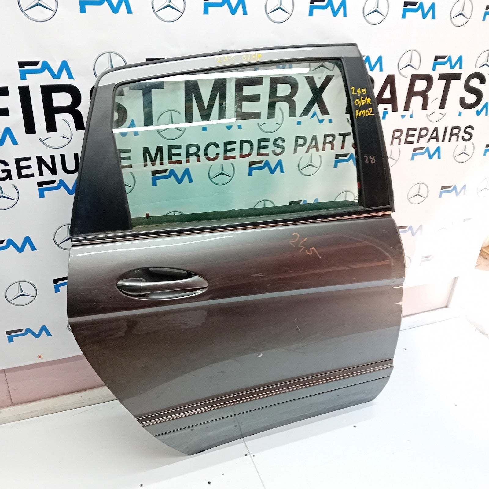 MERCEDES BENZ B-CLASS  W245  DRIVER SIDE REAR DOOR ( OFF SIDE REAR ) FM02