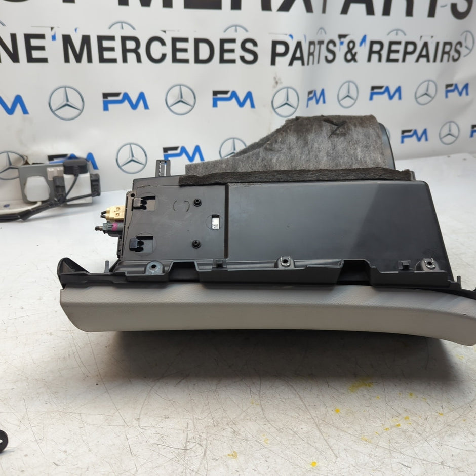 MERCEDES B-CLASS W246 DASHBOARD GLOVEBOX 2012 FM001437