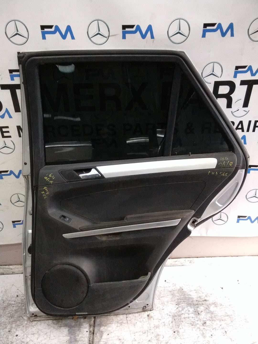 MERCEDES M-CLASS W164  DRIVER REAR DOOR OSR SILVER 2005-11 COMPLETE FMD566