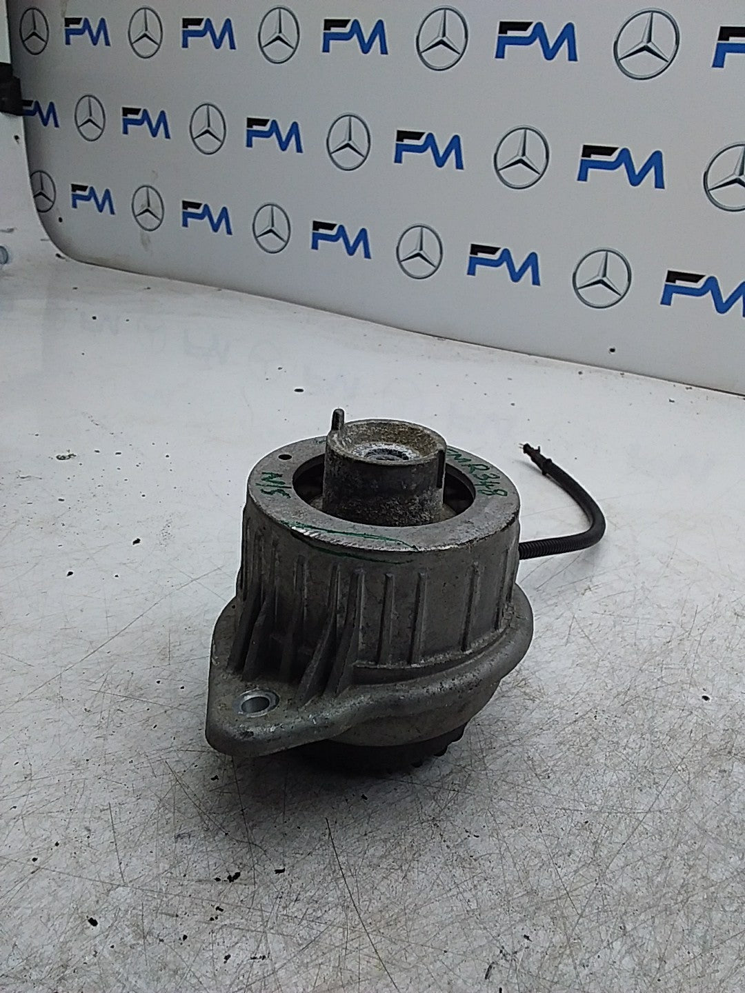 MERCEDES BENZ  S-CLASS  W222  ENGINE MOUNT LEFT NS A2222407517 FMR348