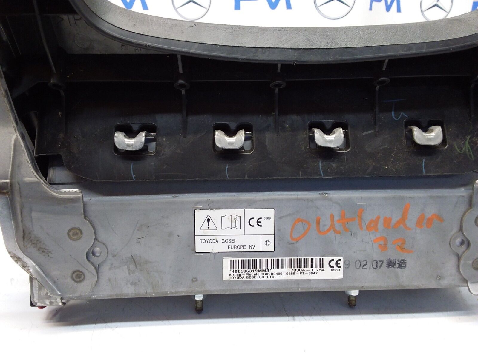 MITSUBISHI OUTLANDER MK3 KNEE AIR SRS BAG RIGHT DRIVER SIDE 7030A-31754 FM00309