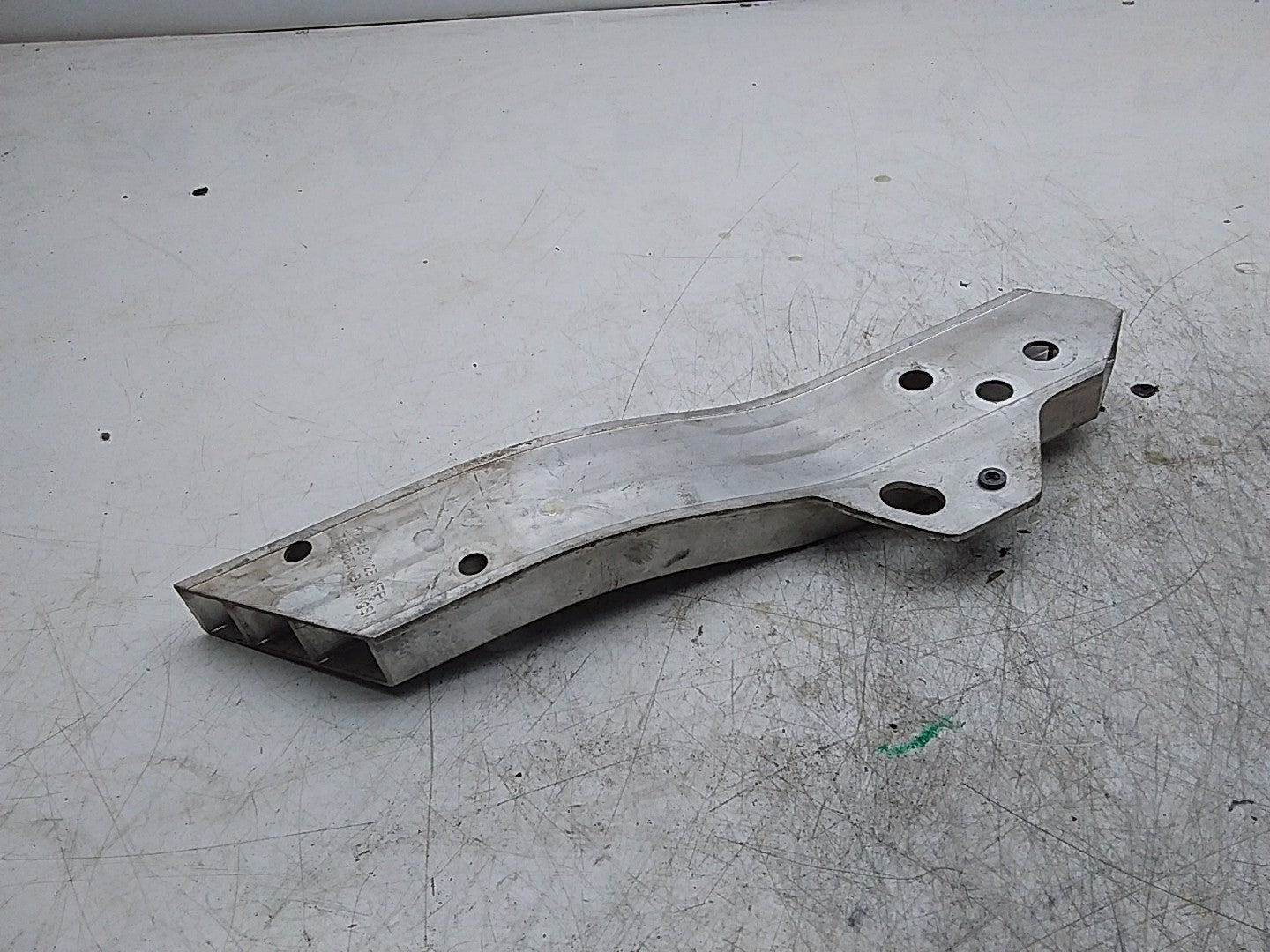 MERCEDES E-CLS W213 RADIATOR SUPPORT BRACKET RIGHT FMR250