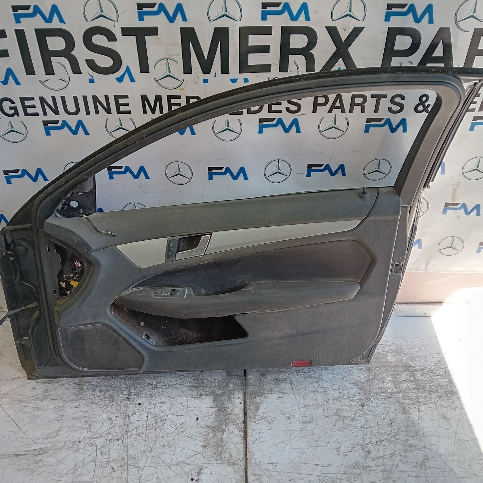 MERCEDES BENZ C-CLASS W212 DRIVER FRONT DOOR OSF 2012 GREY FMD524