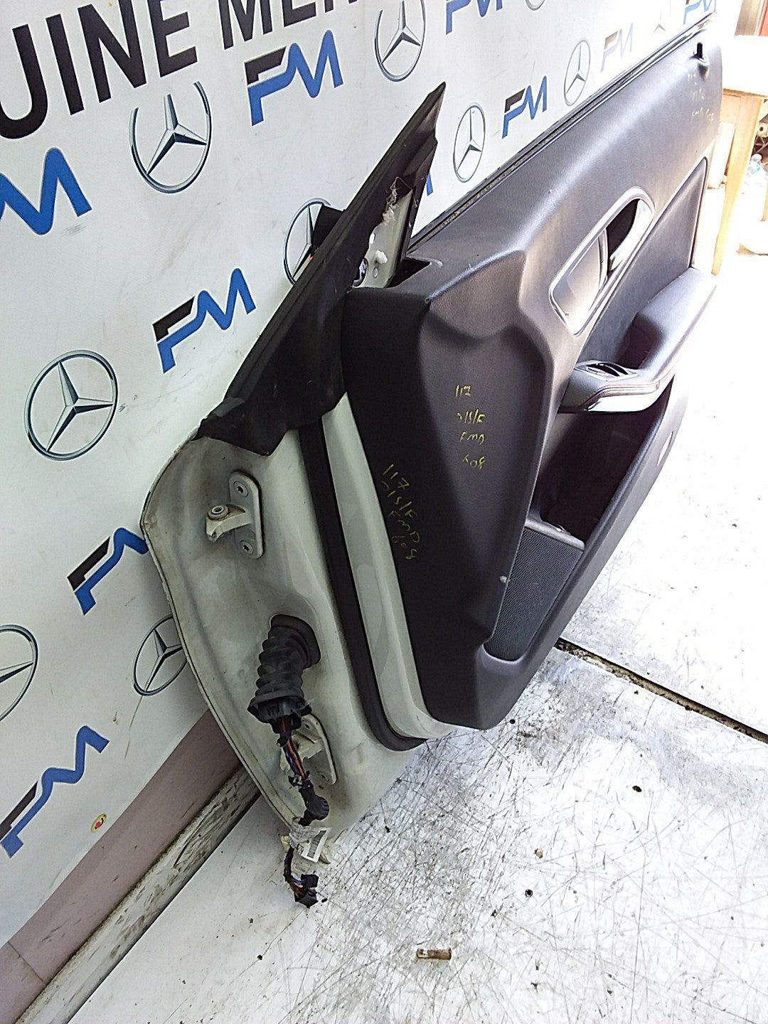 MERCEDES BENZ  CLA C117  DRIVER FRONT DOOR OSF WHITE 2013-19  FMD608