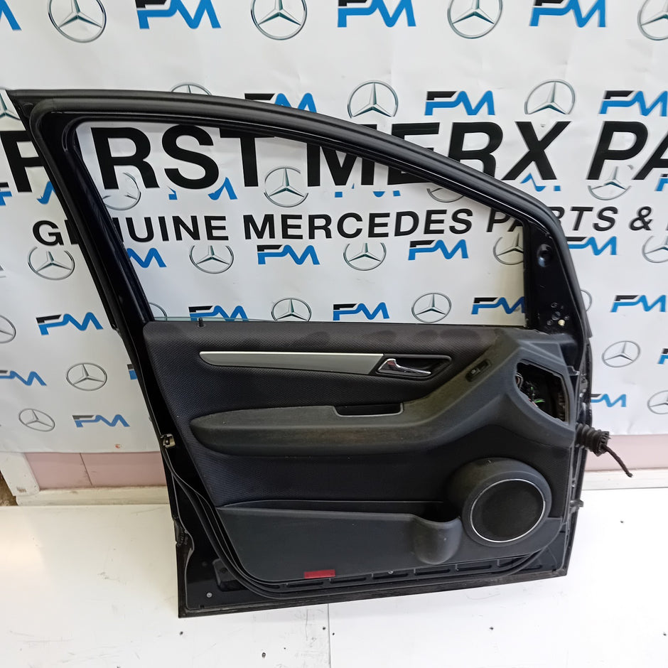 MERCEDES BENZ B-CLASS W245 PASSENGER SIDE FRONT DOOR ( NEAR SIDE FRONT ) FM012