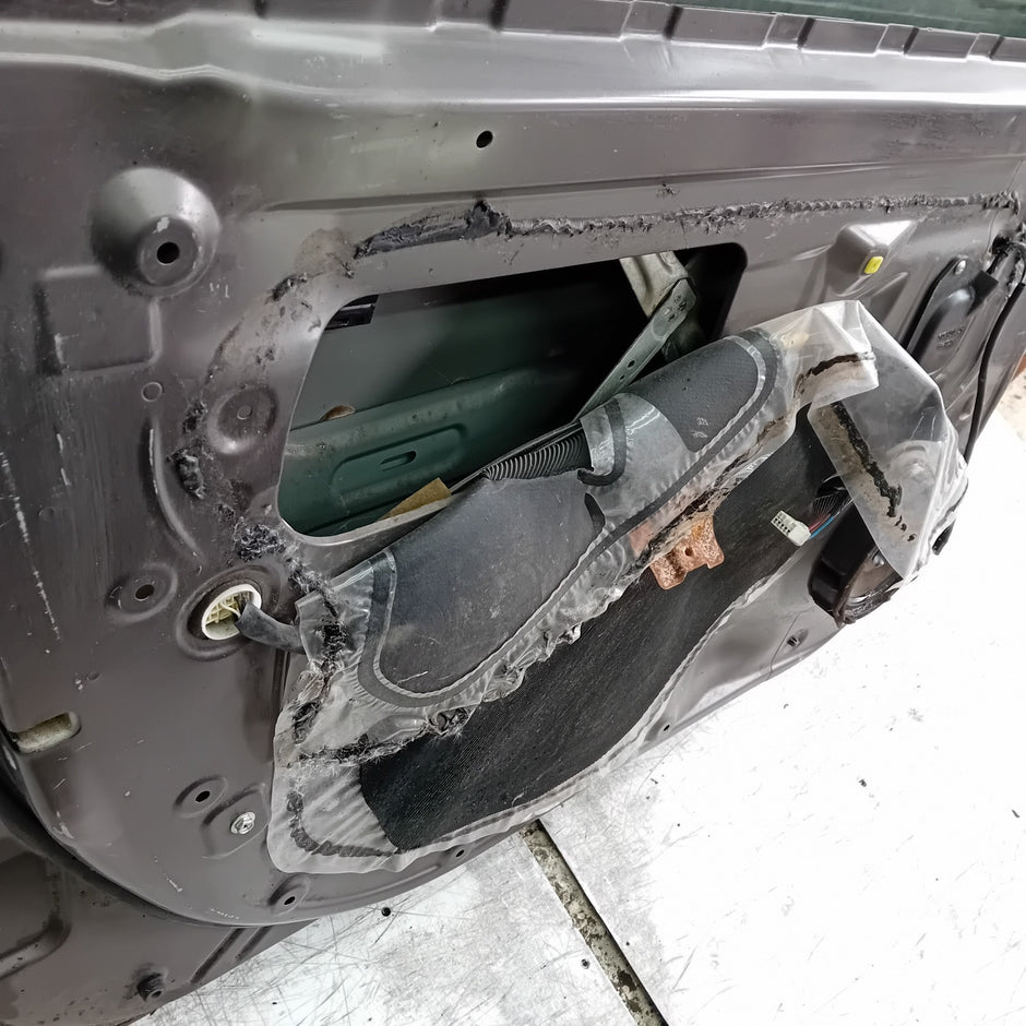 MITSUBISHI OUTLANDER MK3 PASSENGER FRONT DOOR NSF 2013  FMD390