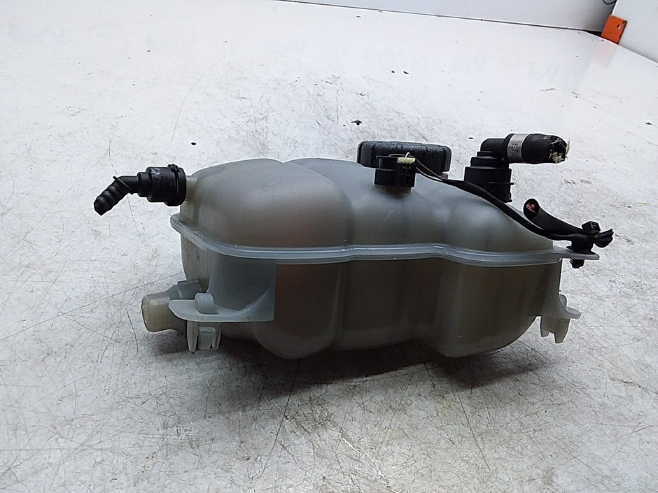 MERCEDES BENZ  B-CLASS W247 COOLANT EXPANSION TANK A2475000049 FMR471