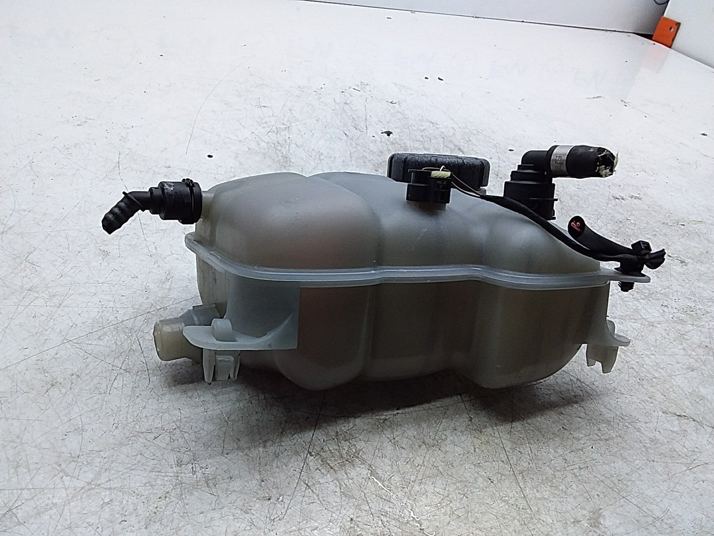MERCEDES BENZ  B-CLASS W247 COOLANT EXPANSION TANK A2475000049 FMR471