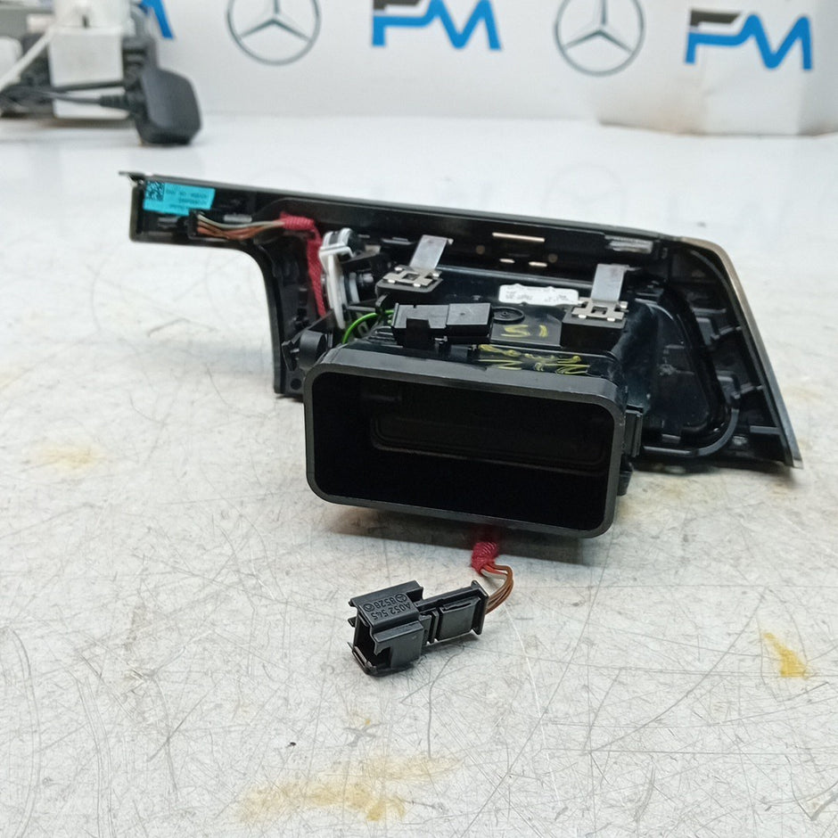 MERCEDES E-CLASS W212 DASHBOARD TRIM WITH AIR VENT 2016 ON A212680XX93 FM001537