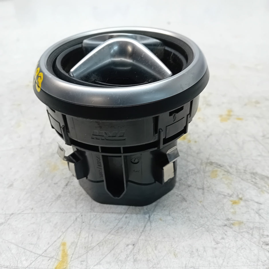 MERCEDES BENZ A-CLASS W176 DASHBOARD AIR VENT 2015 A1768300354 FM001493
