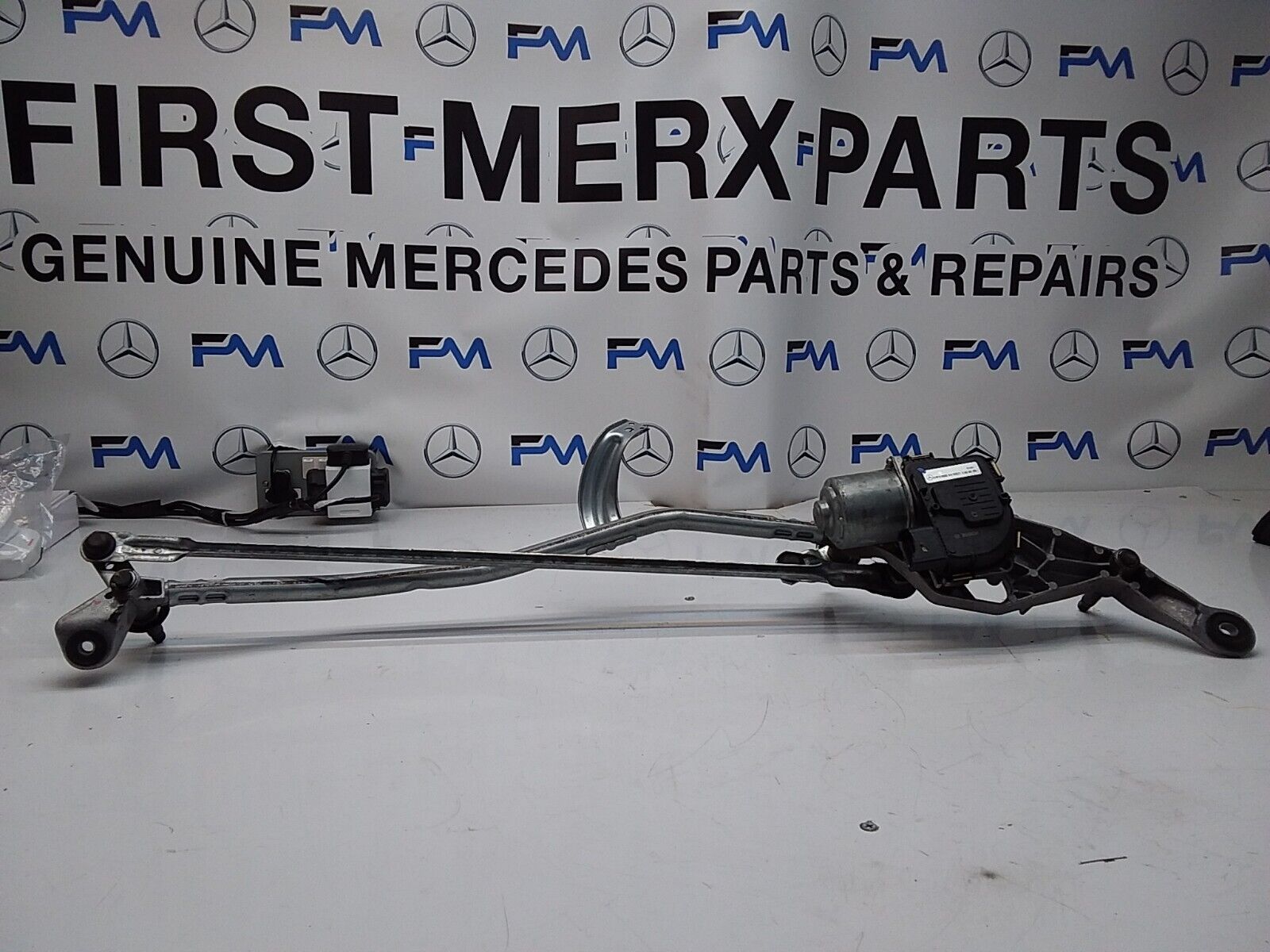 MERCEDES E-CLASS 2019 W213 A2138207402 FRONT WIPER MOTOR  FM00178