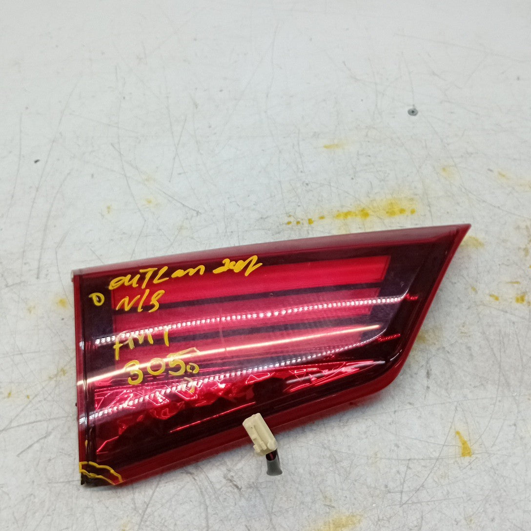 MITSUBISHI OUTLANDER MK3 PASSENGER SIDE LEFT REAR INNER TAIL LIGHT 2013 FMT305