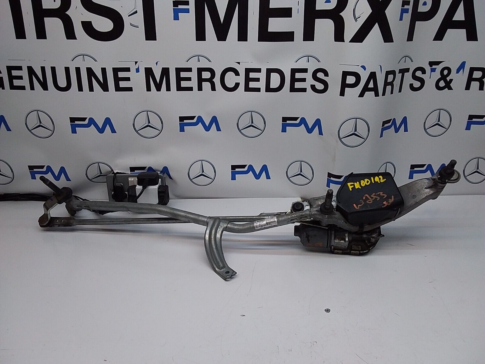 MERCEDES GLC WIPER MOTOR & LINKAGE FRONT A2538205600 W253 2015-2022 FM00192