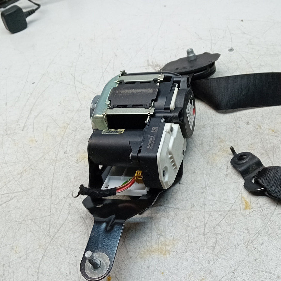 MERCEDES E-CLASS W212 SEAT BELT FRONT LEFT PASSENGER SIDE NSF A2128600786 FMS475