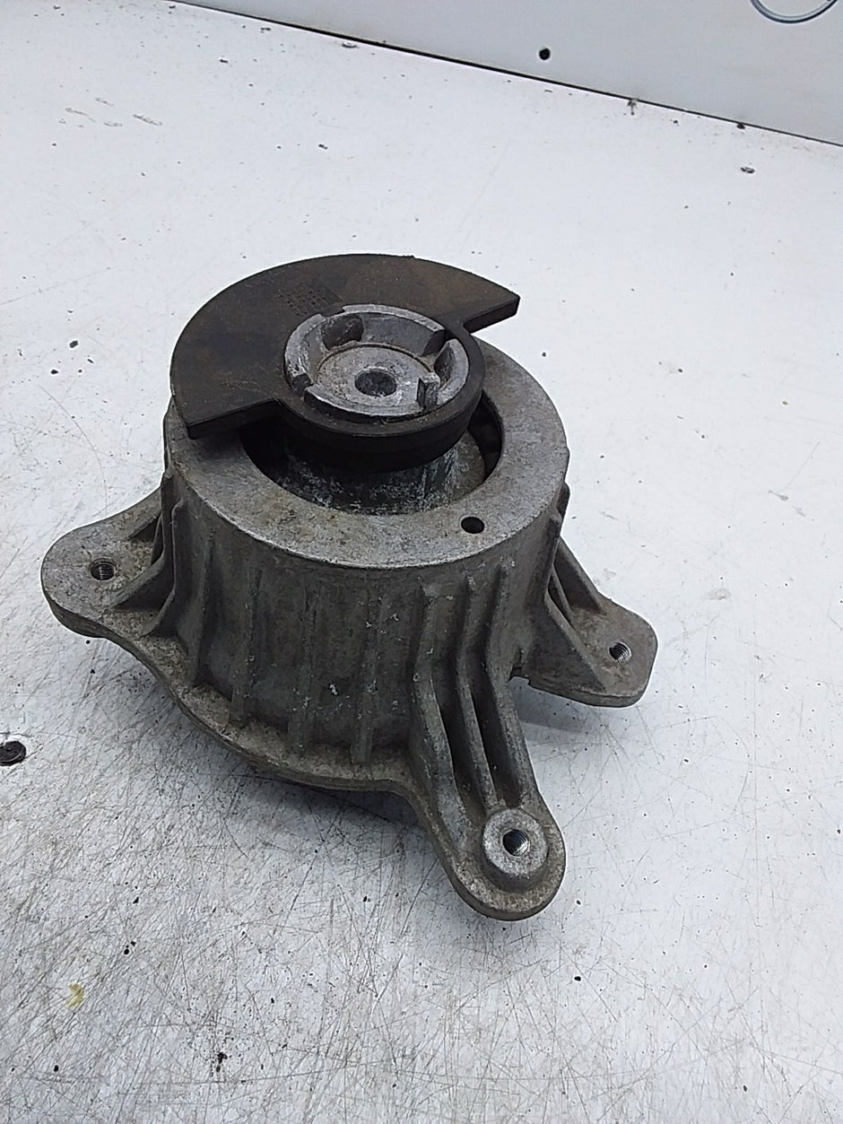 MERCEDES BENZ  E-CLASS  W213  ENGINE MOUNT RIGHT OS A2132400800 FMR358