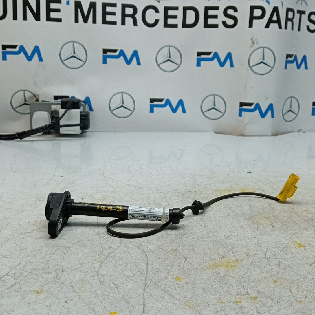 MERCEDES E CLASS W213 BONNET PEDESTRIAN ACTUATOR A2139062201 2017 FM001443