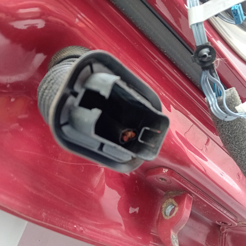 MERCEDES-BENZ C-CLASS W204 DRIVER SIDE FRONT DOOR O/S/F COMPLETE RED FMD50