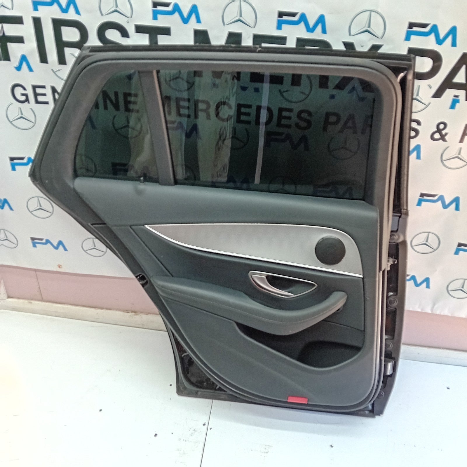 MERCEDES BENZ E-CLASS  W213 PASSENGER SIDE REAR DOOR ( NEAR SIDE REAR ) FM05