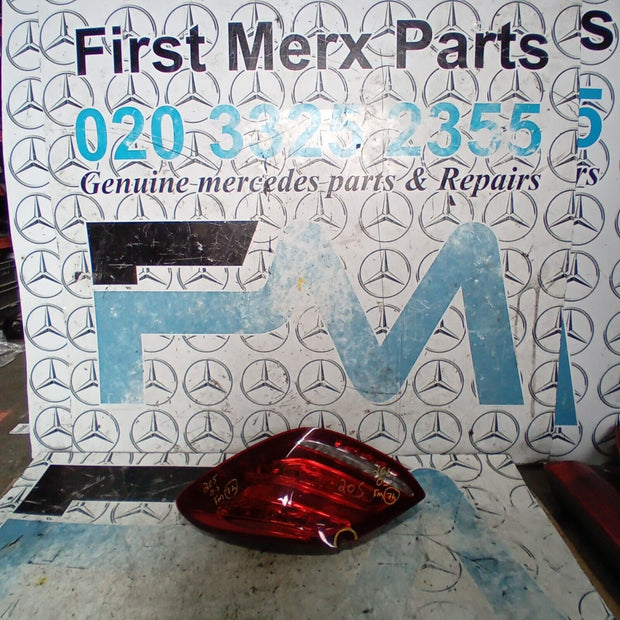 MERCEDES BENZ C-CLASS W205 DRIVER SIDE ( OFF SIDE ) TAIL LIGHT