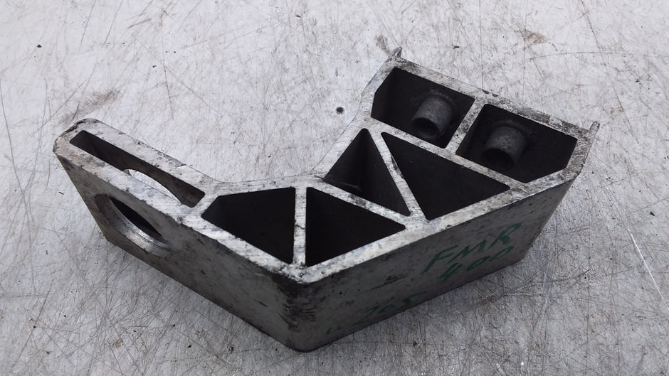 MERCEDES BENZ  C-CLASS  RADIATOR MOUNT BRACKET RIGHT SIDE   FMR400