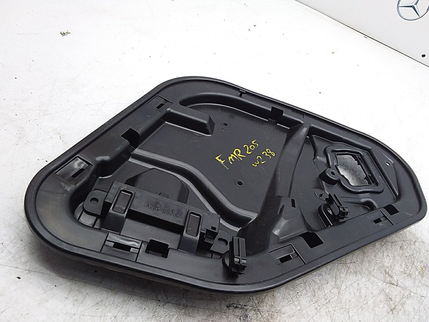 MERCEDES E-CLASS W238 INNER DOOR PANEL COVER FRONT RIGHT A2387200408 FMR205