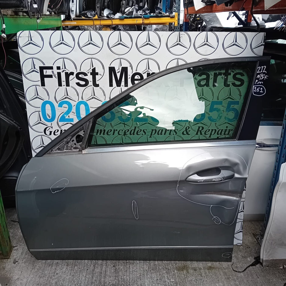 MERCEDES BENZ E-CLASS  W212  PASSENGER SIDE FRONT DOOR ( NEAR SIDE FRONT )