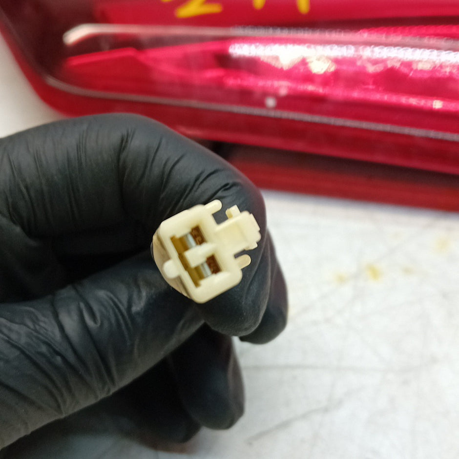 MITSUBISHI OUTLANDER MK3 DRIVER SIDE RIGHT REAR INNER TAIL LIGHT 2013 FMT299