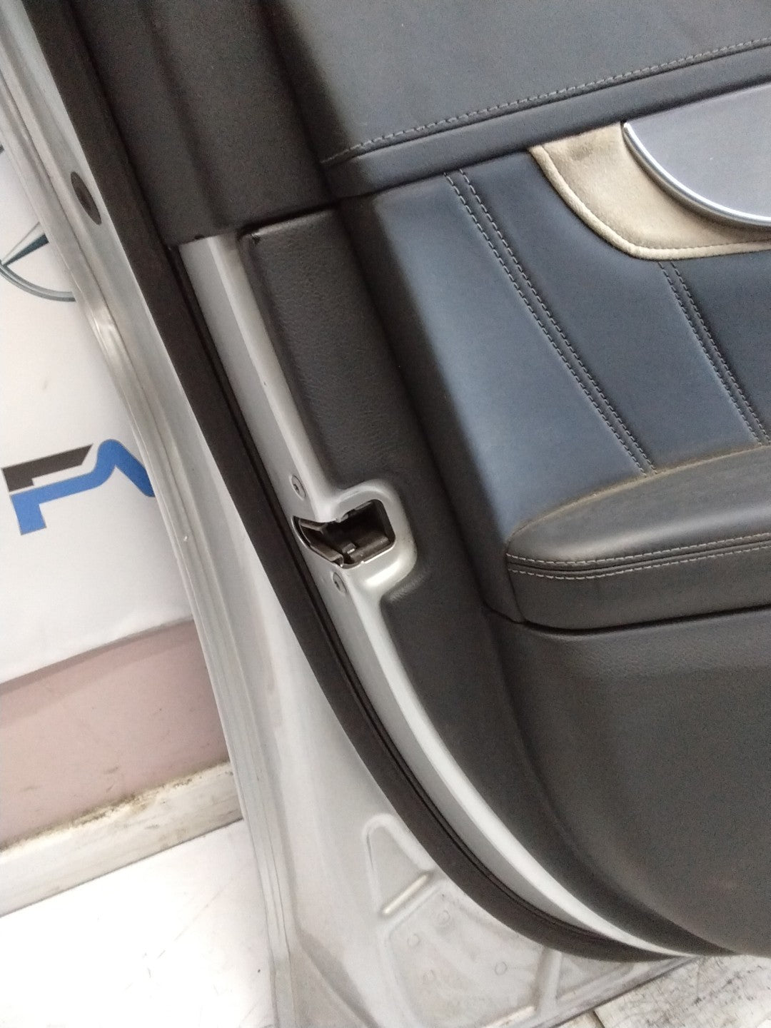 MERCEDES C-CLASS W205 PASSENGER SIDE FRONT DOOR N/S/F COMPLETE SILVER FMD105