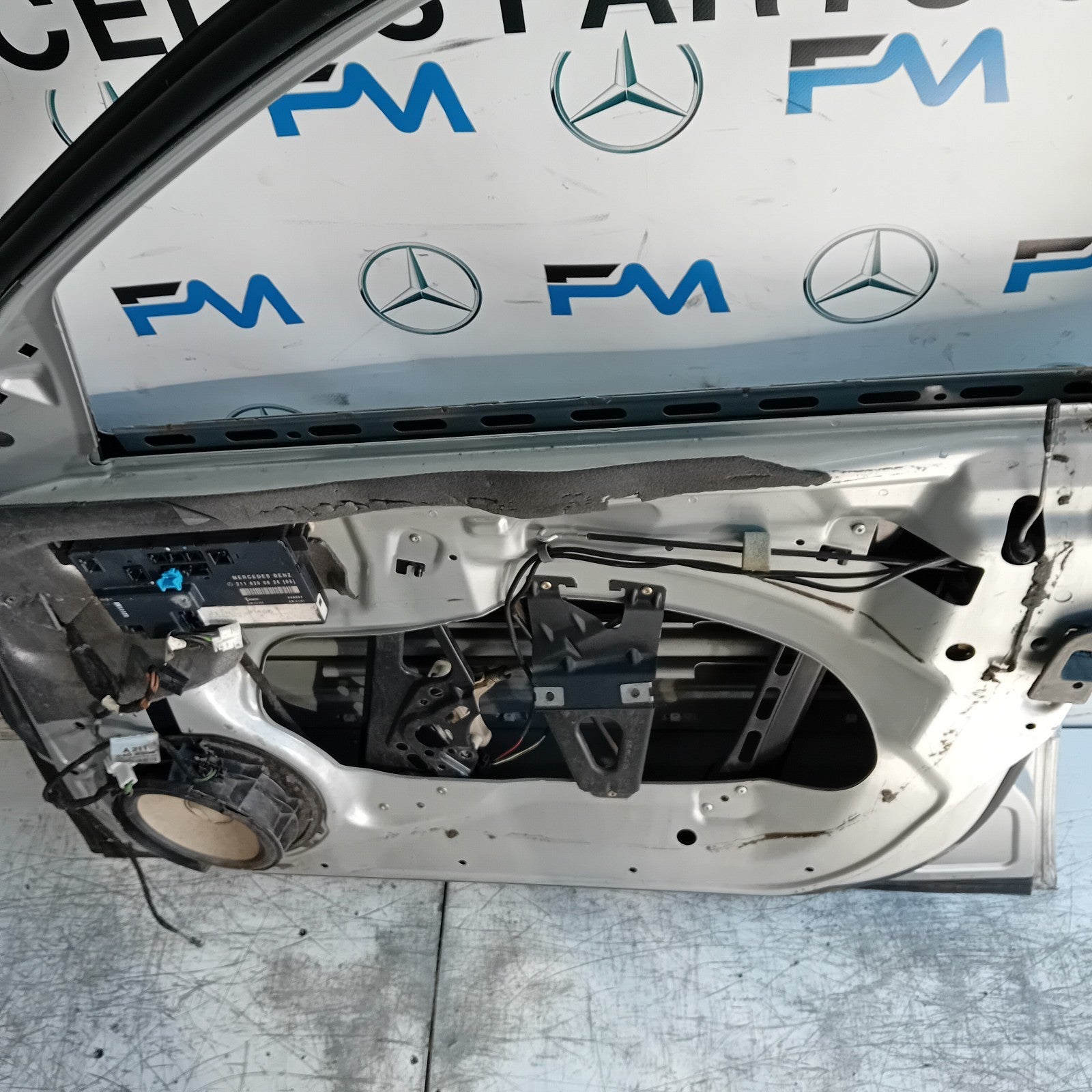 MERCEDES BENZ  E-CLASS W212 DRIVER FRONT DOOR OSF SILVER 2013  FMD483