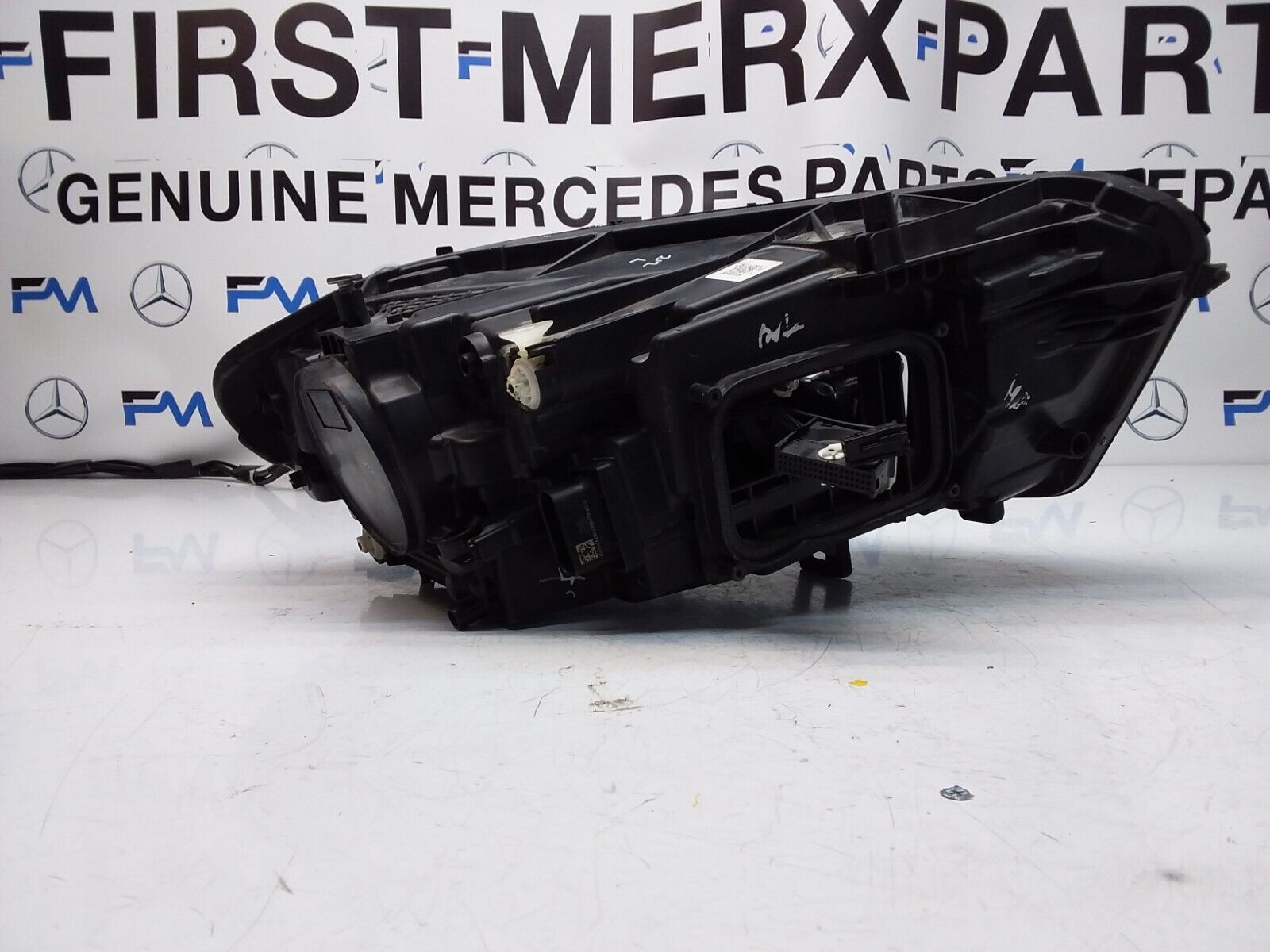 2014 MERCEDES E-CLASS W212 N/S Passenger Side Front Headlight FMH40 LED HIGH