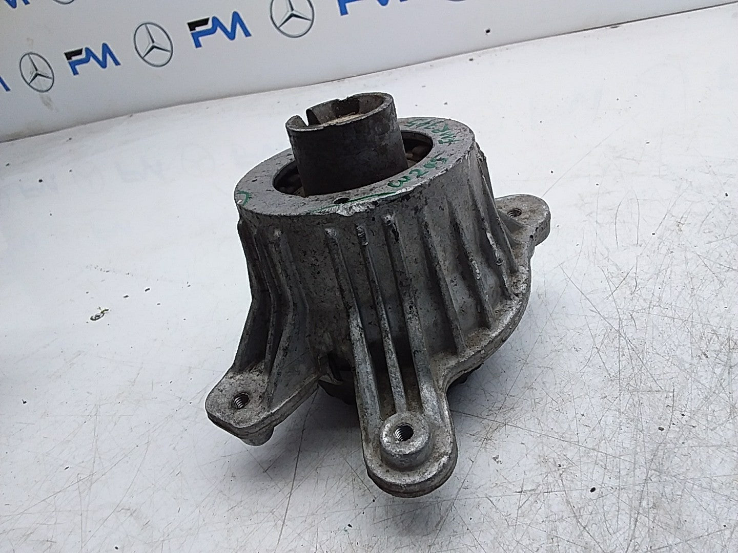 MERCEDES BENZ  C-CLASS  W205  ENGINE MOUNT LEFT NS A2052406617 FMR345