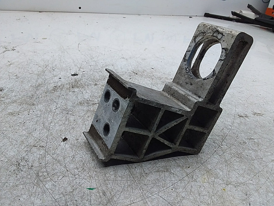 MERCEDES E-CLASS W213 RADIATOR SUPPORT BRACKET  FMR279