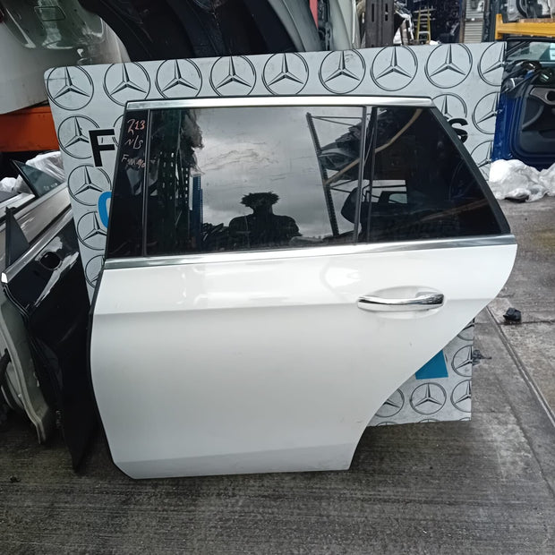 MERCEDES BENZ E-CLASS  W213  PASSENGER SIDE REAR DOOR ( NEAR SIDE REAR )