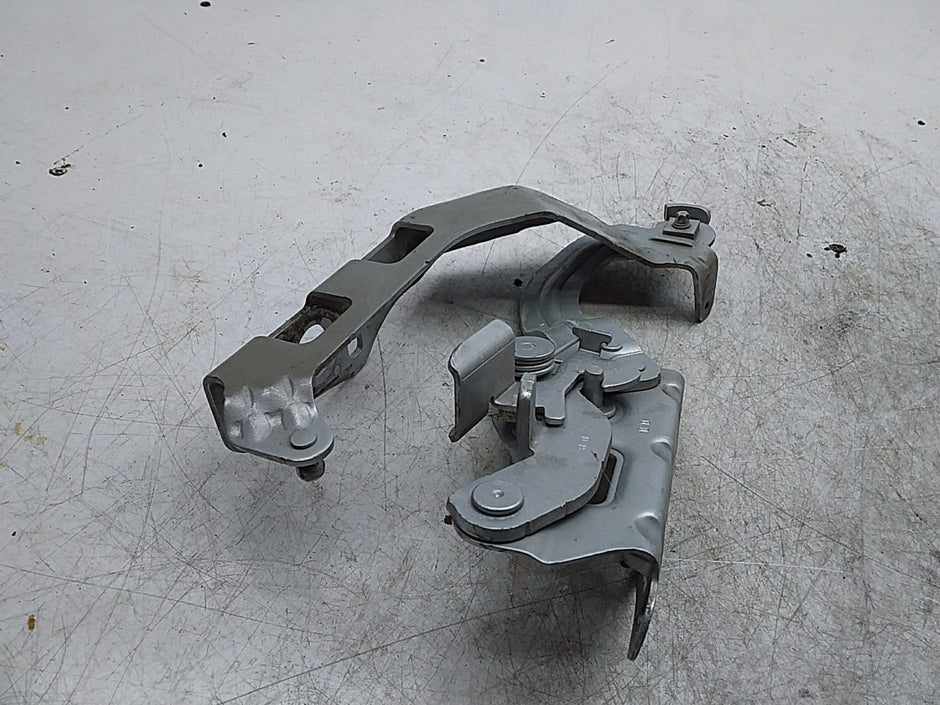MERCEDES BENZ  C-CLASS W205 BONNET HINGE RIGHT DRIVER SIDE A2058800928 FMR476