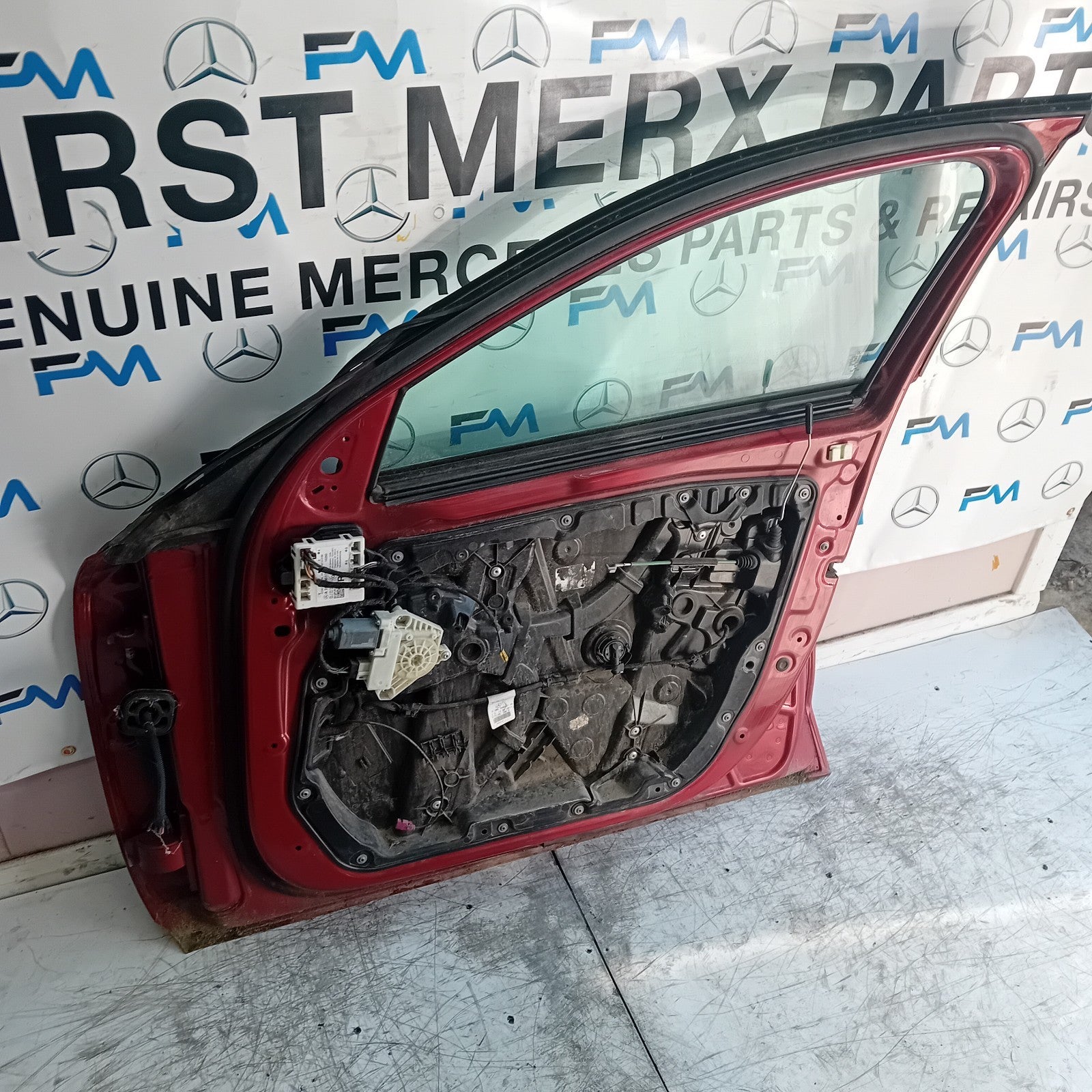 MERCEDES C-CLASS W205 DRIVER FRONT DOOR OSF 2014 RED  FMD508