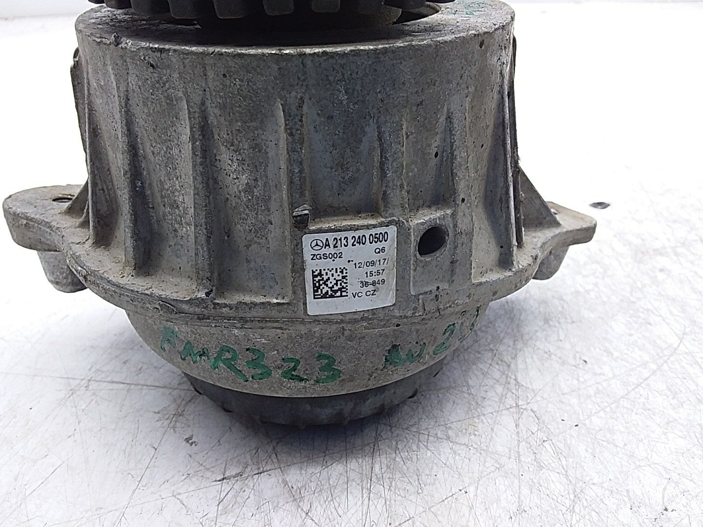 MERCEDES BENZ  E-CLASS W213  ENGINE MOUNT LEFT NS A2132400500 FMR323