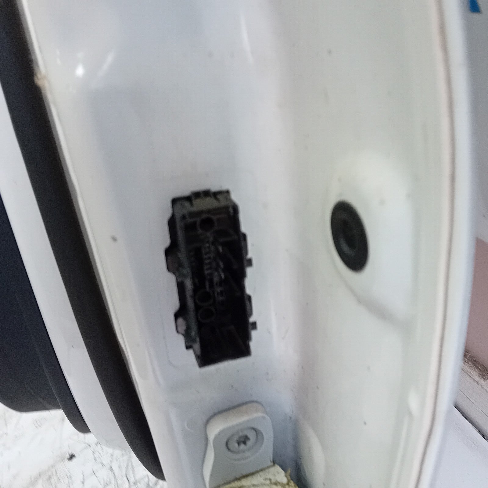 MERCEDES BENZ C-CLASS W205 PASSENGER SIDE FRONT DOOR N/S/F  WHITE FMD133