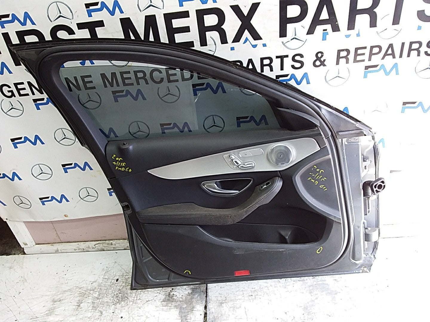 MERCEDES C-CLS W205  SLN PASSENGER FRONT DOOR NSF GREY 2014 ONWARDS  FMD611