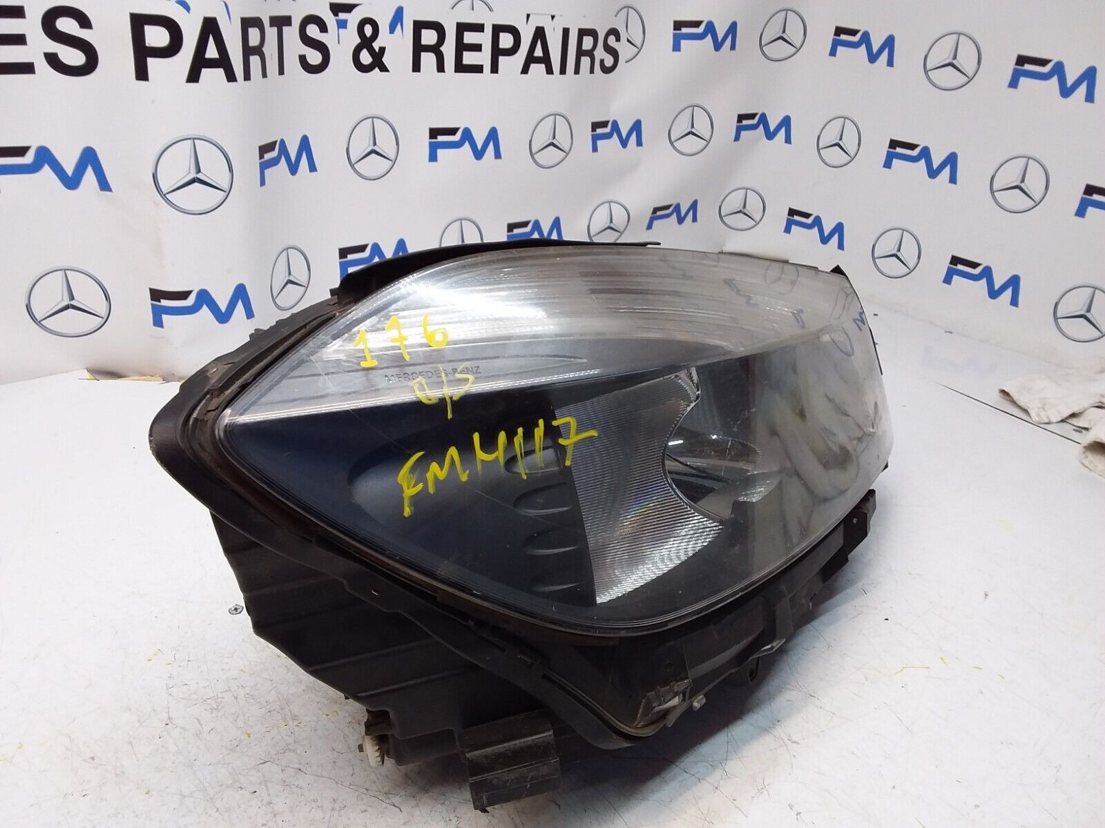 2013 MERCEDES A-CLASS W176 HEADLIGHT DRIVER SIDE OS A1768200461 FMH117 (Damaged)