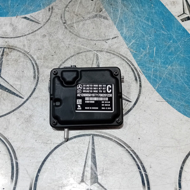 GENUINE MERCEDES BENZ W238 C238 FRONT WINDSHIELD CAMERA A2139005819 / 2139005819