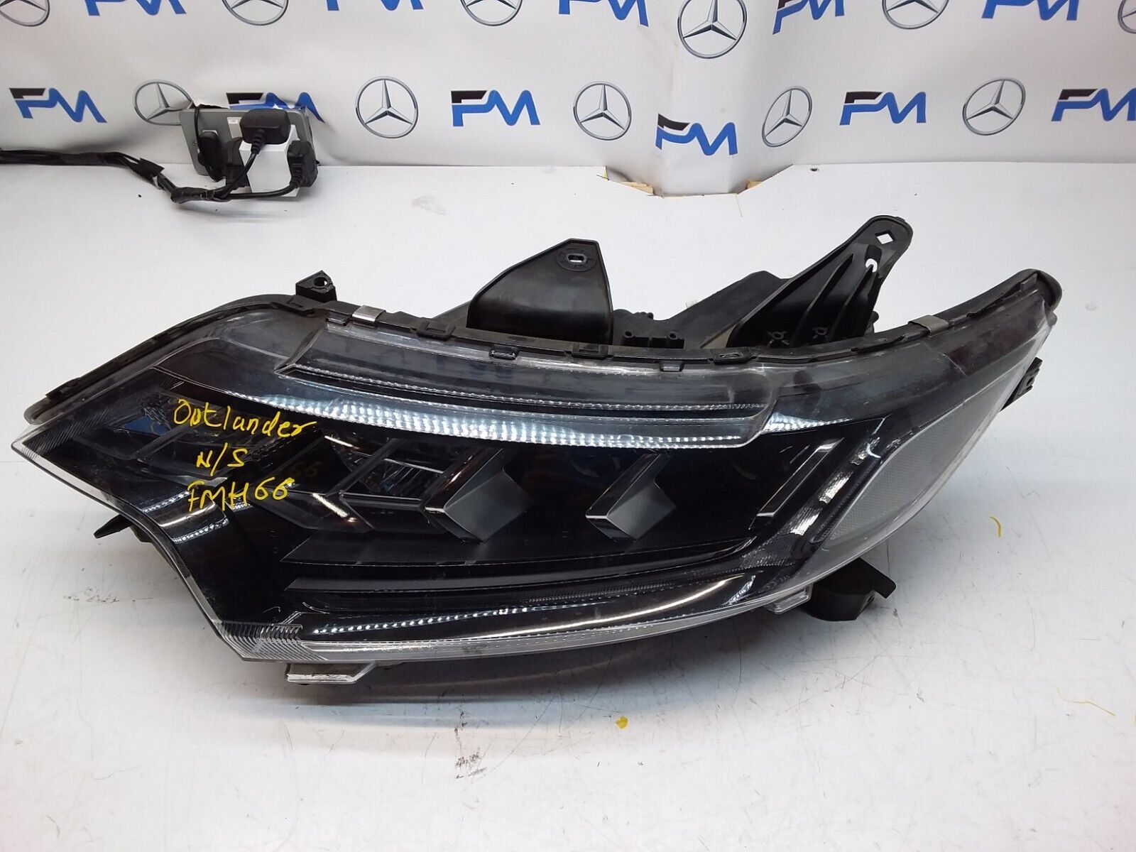 MITSUBISHI OUTLANDER MK3 2018 HEADLIGHT PASSENGER SIDE LEFT L009A Z80K FMH66